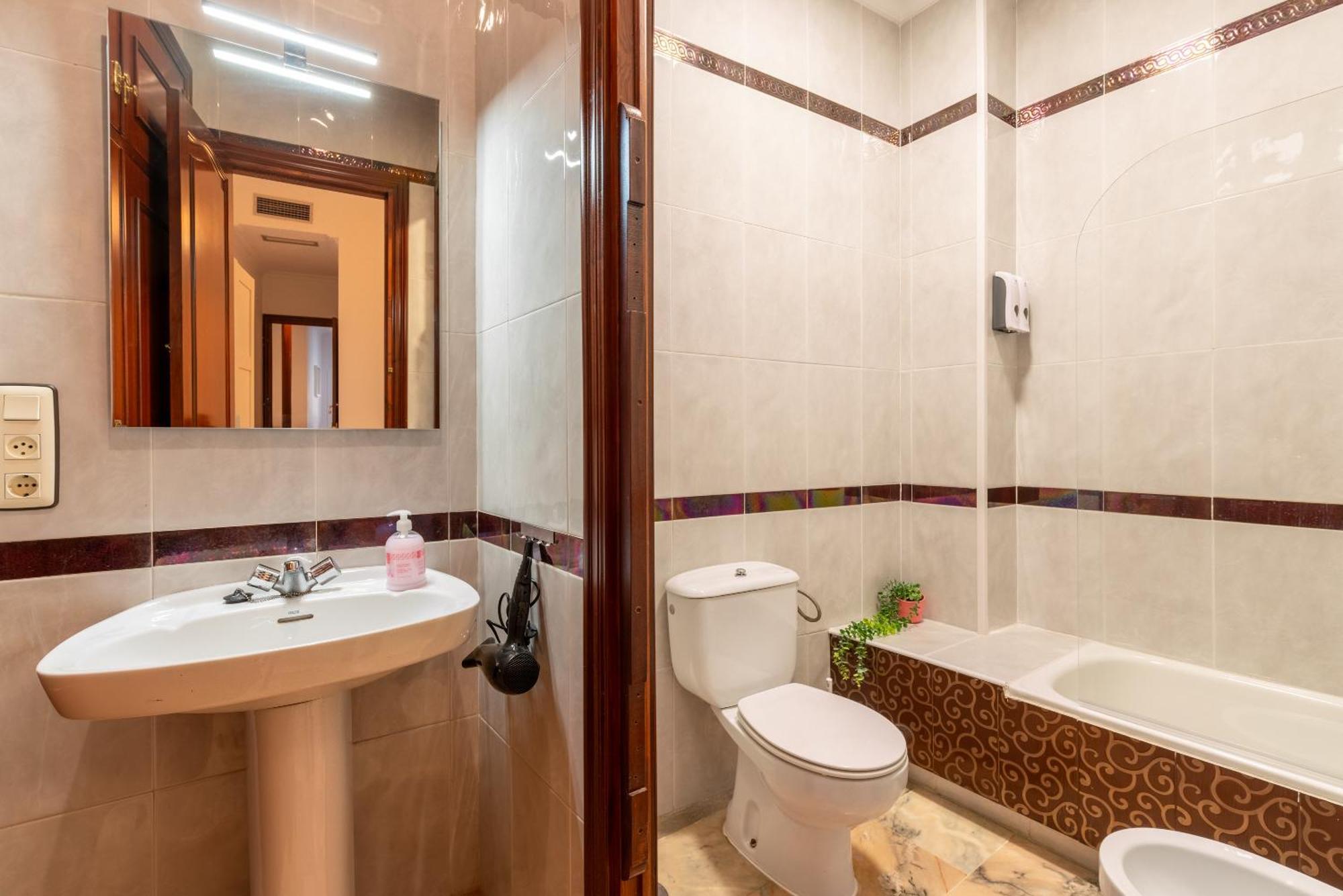 Banana Gay House - Only Men Sevilha
