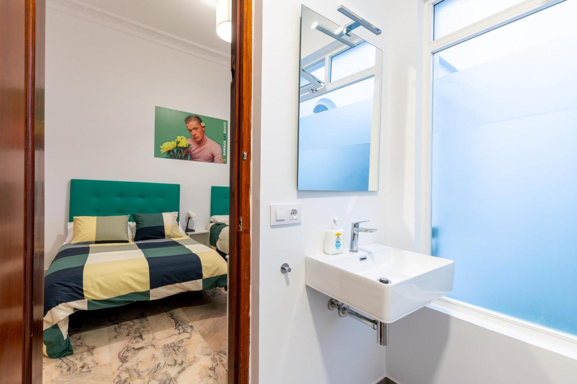 Banana Gay House - Only Men * Sevilha